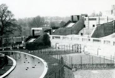 Recinti davanti alle Mappin Terraces, London Zoo, 1922